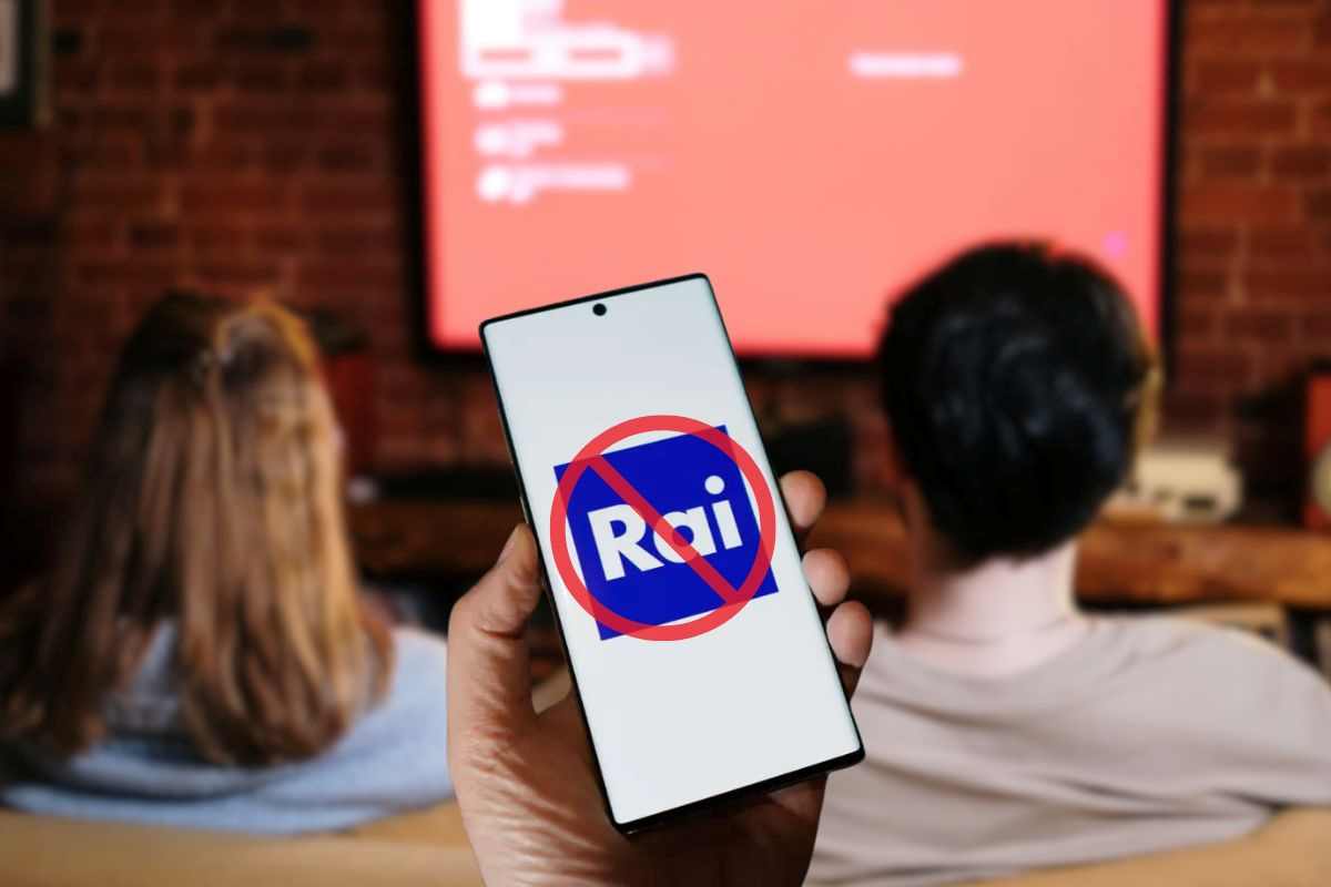 cellulare rai e persone che vedono tv